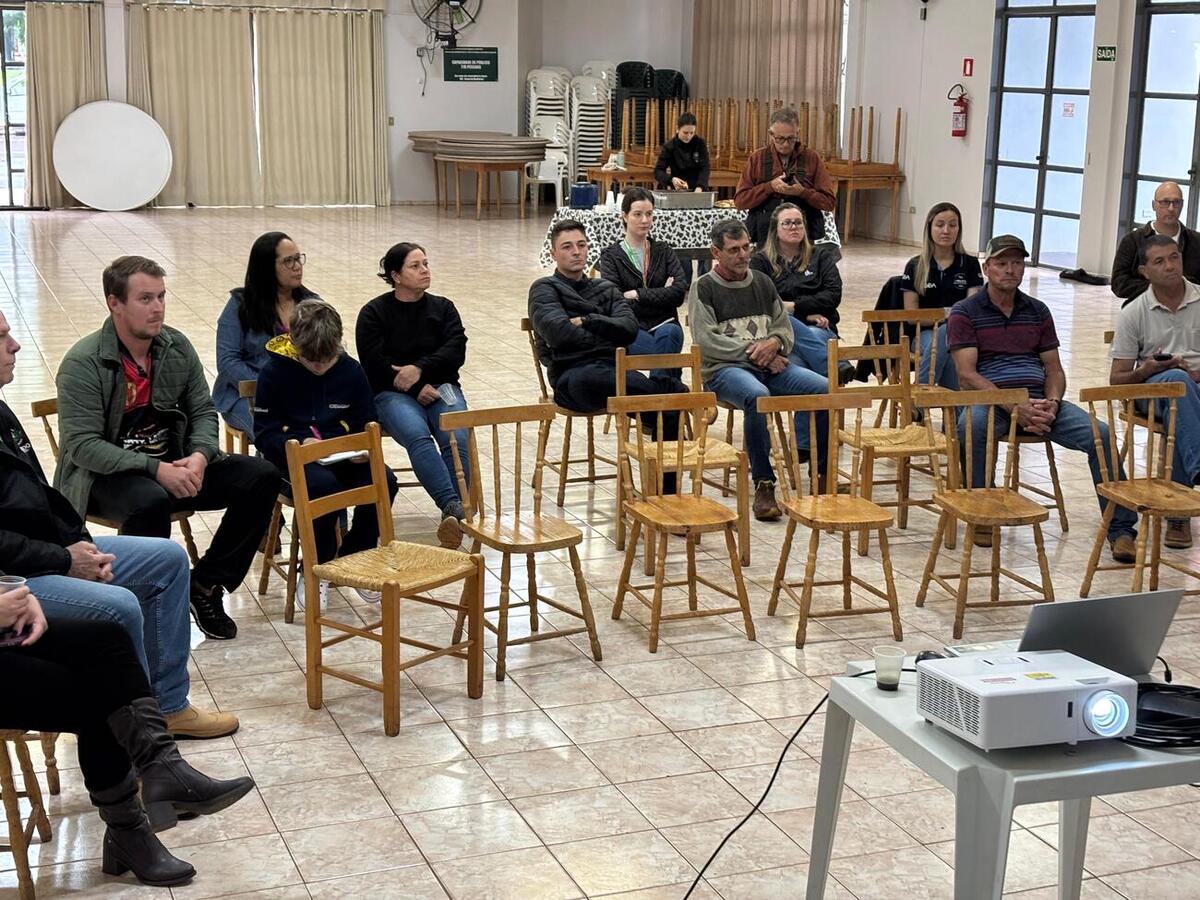 Na última sexta-feira (8), a Secretaria de Agricultura e Proteína Animal se encontrou com produtores da região para discutir temas essenciais para o sucesso da produção leiteira