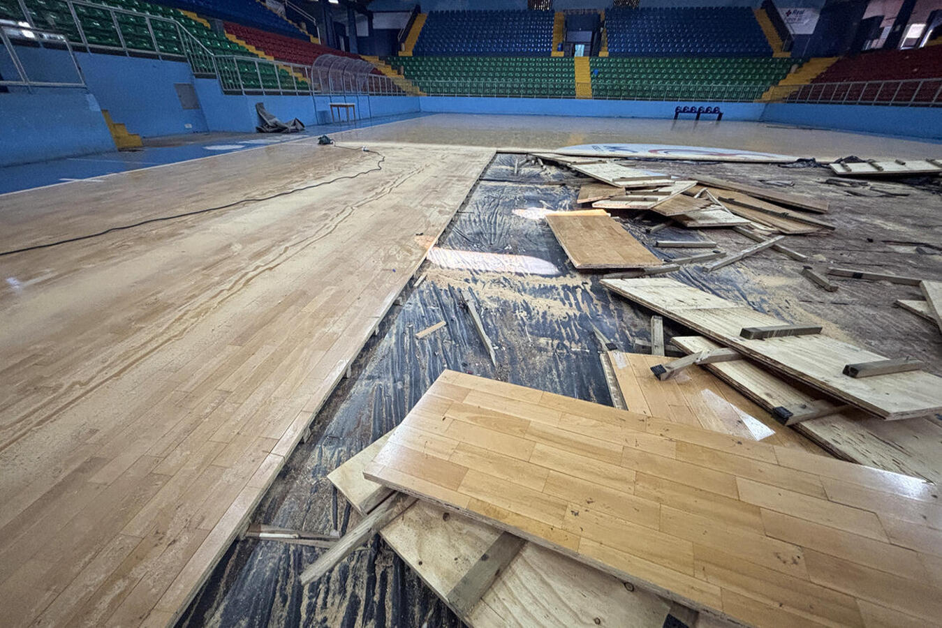 Empresa vencedora de licitação começou a fazer a remoção da superfície antiga; obra, orçada em R$ 1.029.299,92, tem previsão de término em até 60 dias
