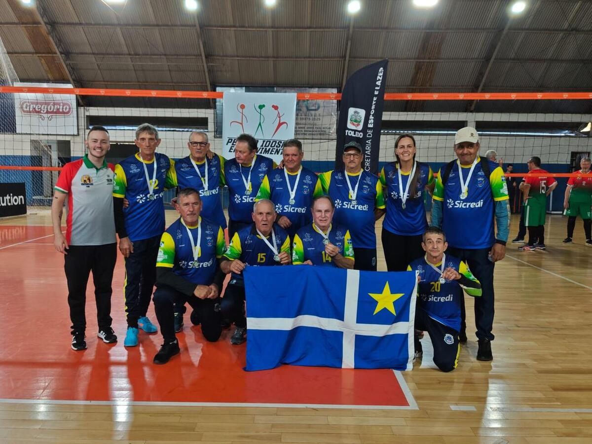 Competição de vôlei câmbio reuniu participantes 60+ no Ginásio de Esportes Hugo Zeni