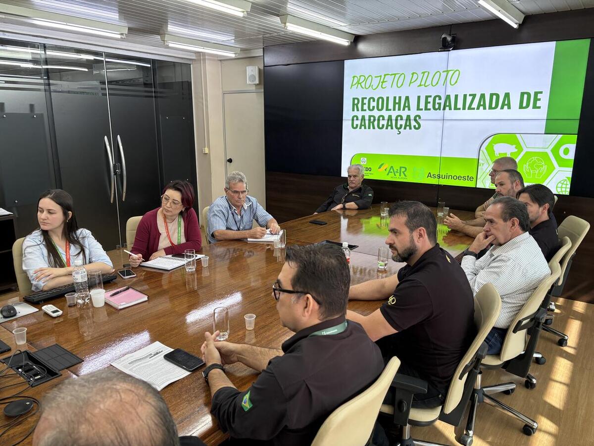 Iniciativa da administração municipal, detalhada nesta terça-feira (5), busca reduzir riscos sanitários e substituir práticas clandestinas na suinocultura