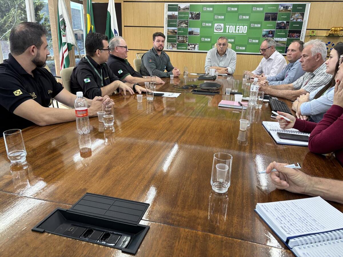 Iniciativa da administração municipal, detalhada nesta terça-feira (5), busca reduzir riscos sanitários e substituir práticas clandestinas na suinocultura