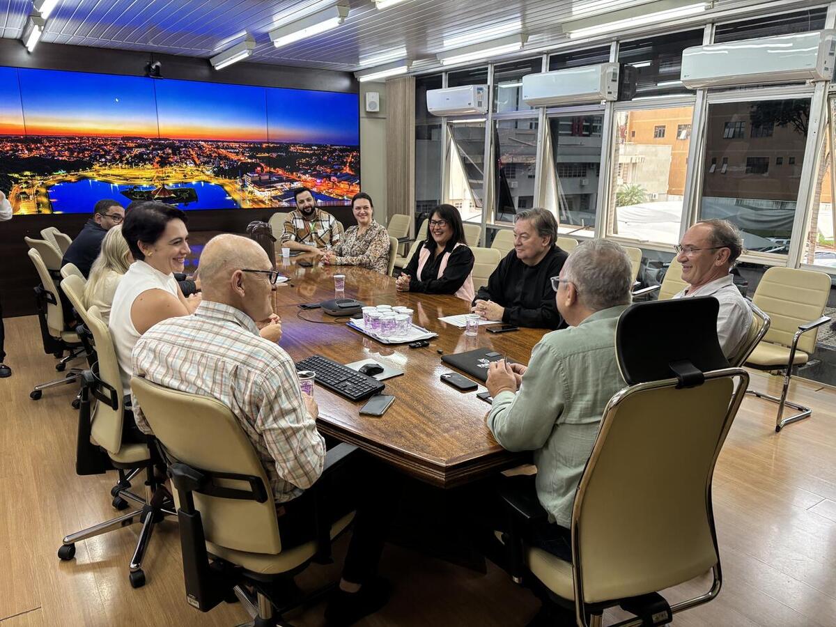 Ato nesta terça (26) assinala o início de campanhas que passam a integrar políticas públicas municipais nas áreas de saúde e valorização da população idosa