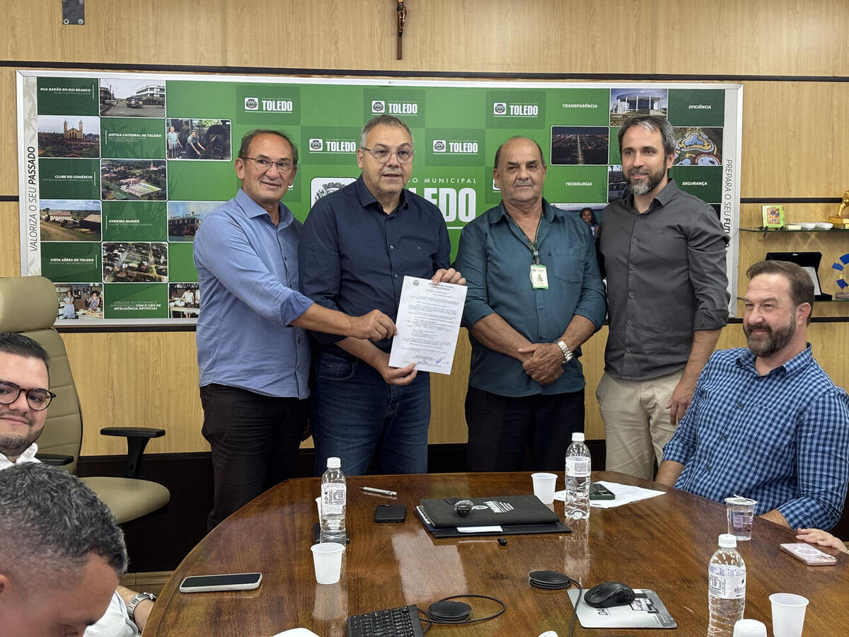 Encontro na Sala de Reuniões do Gabinete do Prefeito, na tarde da última quinta (30/4), contou com a presença de vereadores e representantes de Aeat