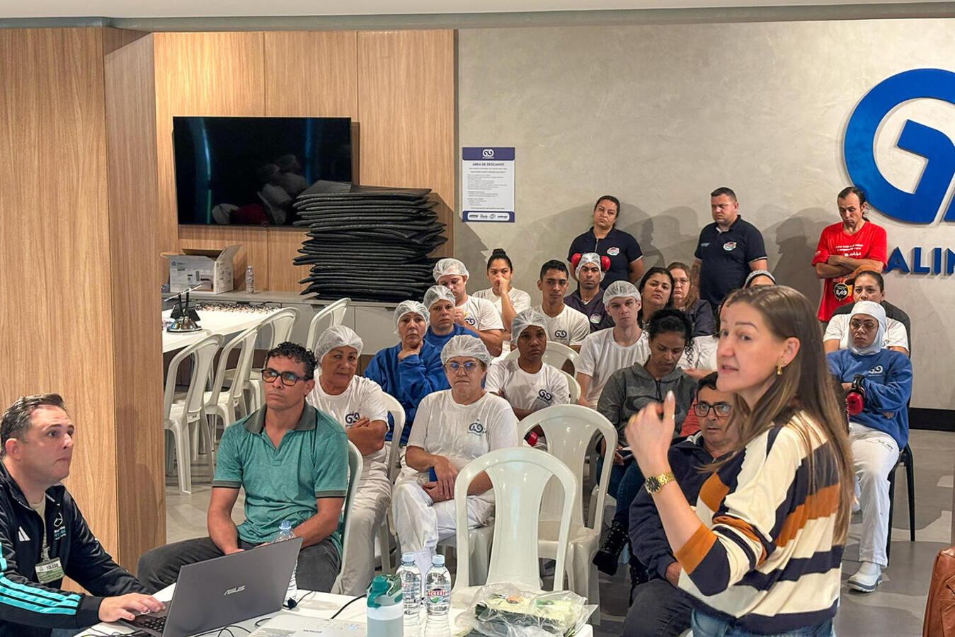 Envolvida em mobilização voltada à prevenção de acidentes e doenças laborais, equipe da Vigilância em Saúde fez ações com colaboradores do Grupo Pereira
