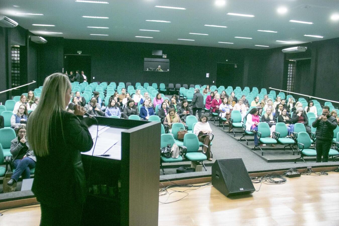 Trabalho focado na redução de filas na saúde bucal, apresentado por Caroline Fernandes Marin de Toledo, foi selecionado em mostra realizada nesta quarta (13)