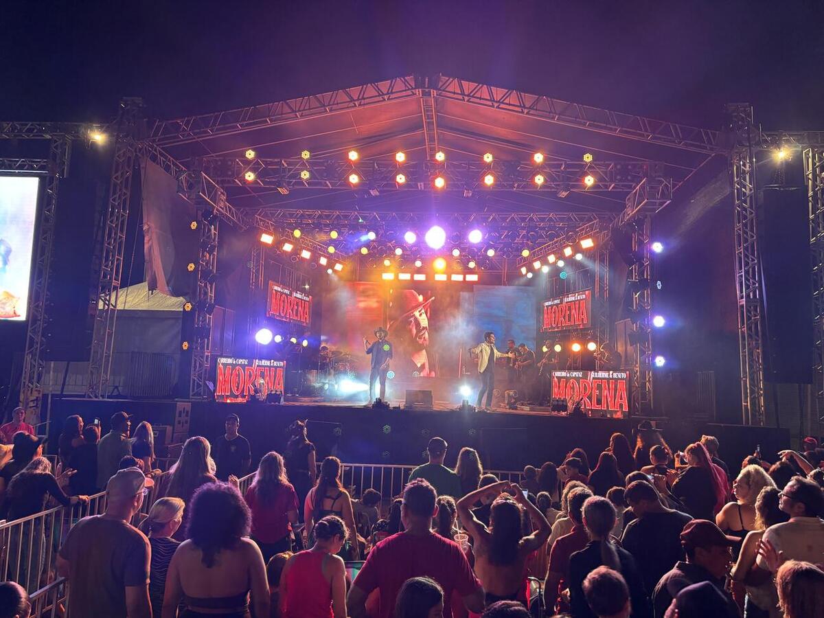 Evento realizado no dia 1° de maio reuniu cerca de 8 mil pessoas que celebraram e acompanharam shows de Kauan Delucci e da dupla Carreiro e Capataz