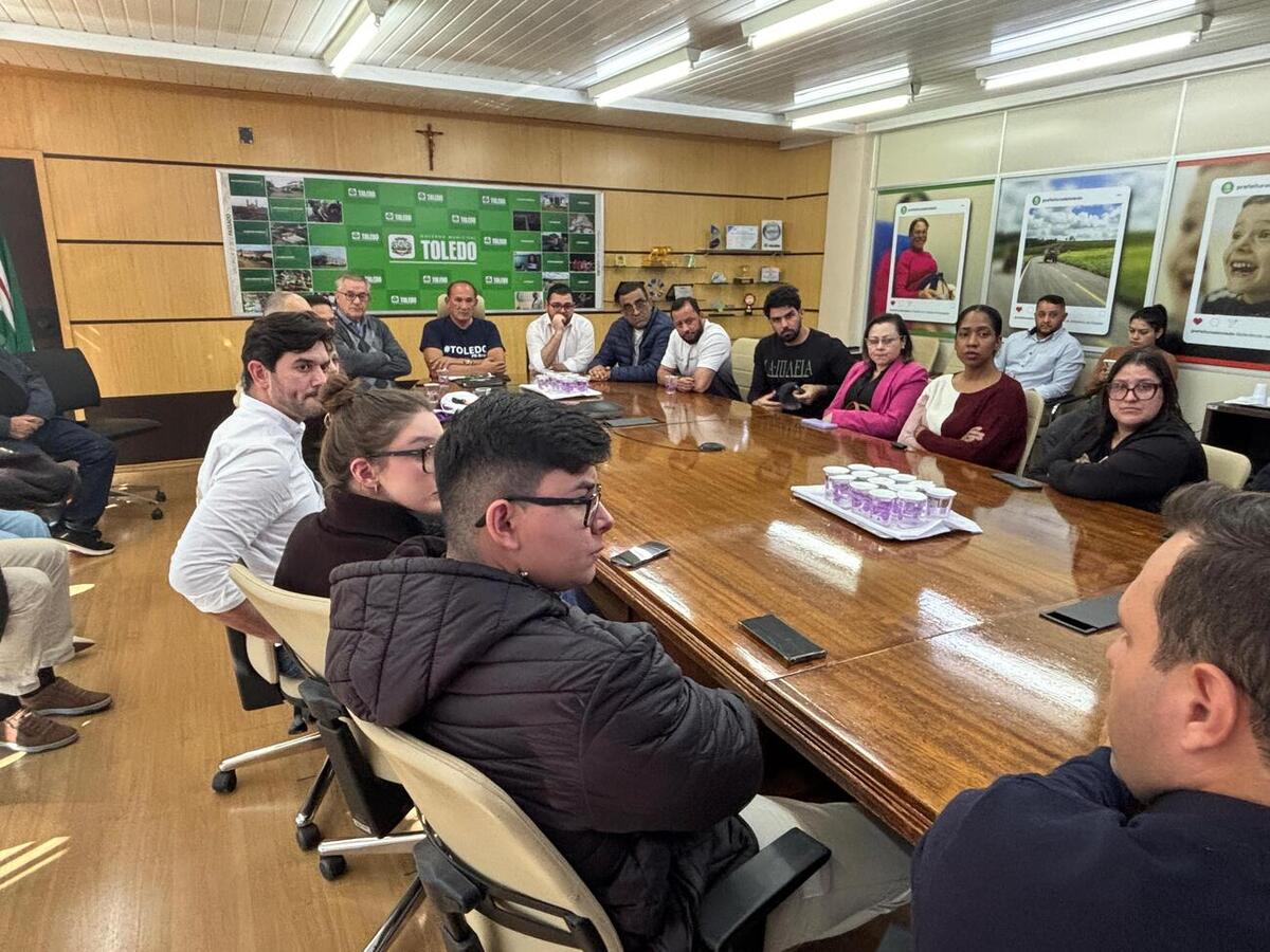 Representantes dos profissionais foram recebidos na Prefeitura de Toledo em busca de uma solução para o pagamento dos salários atrasados não pagos pelo Ideas