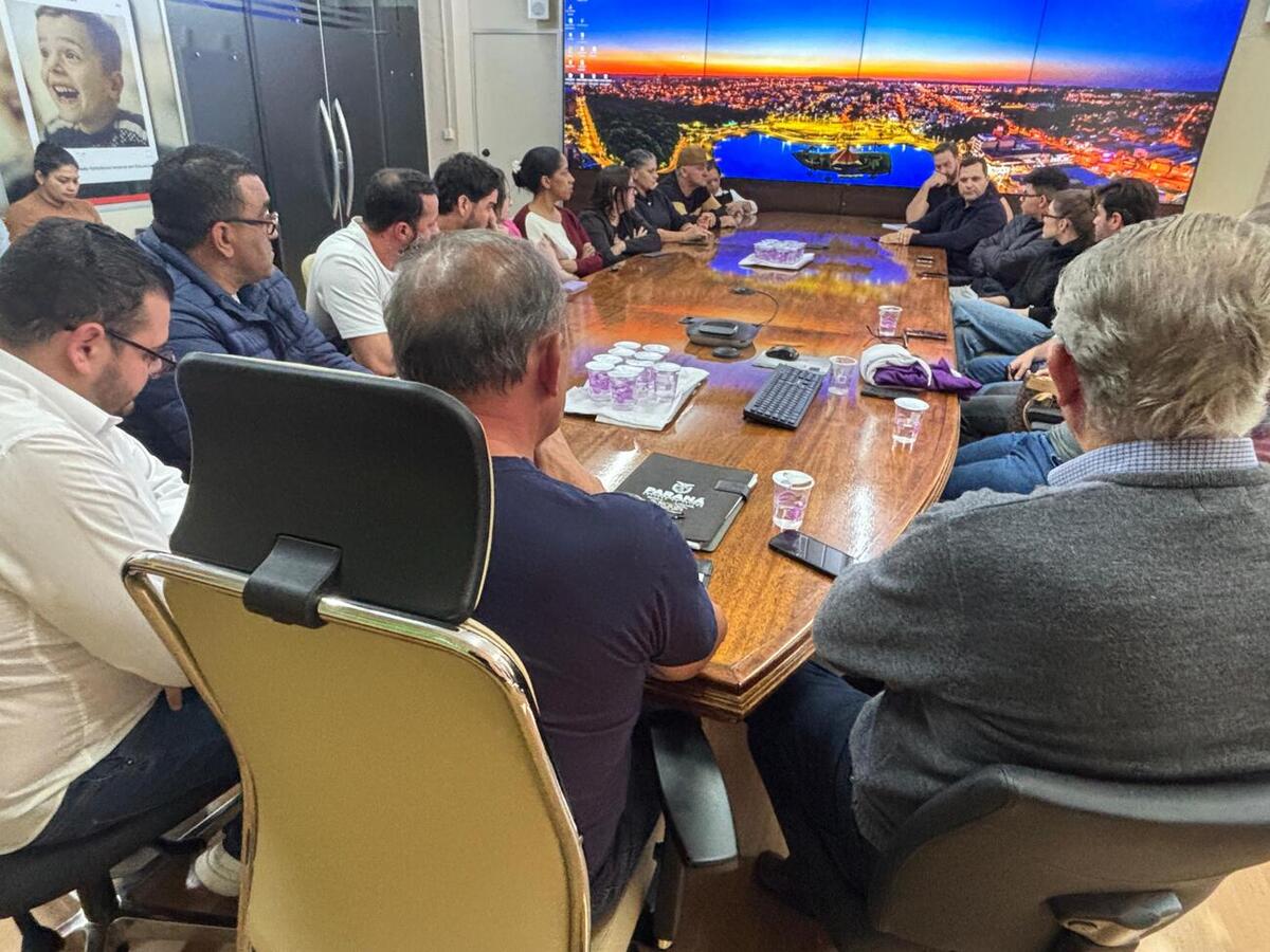 Representantes dos profissionais foram recebidos na Prefeitura de Toledo em busca de uma solução para o pagamento dos salários atrasados não pagos pelo Ideas