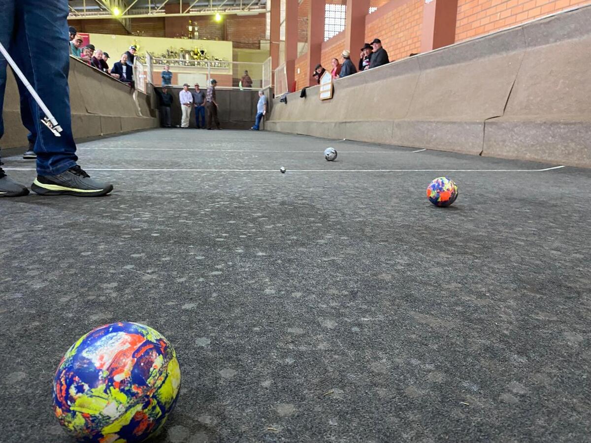 Nesta segunda-feira (8) a Secretaria de Esportes e Lazer realizou a abertura do torneio de Bocha Masculina 60+ no Centro Esportivo Lauri José Simon