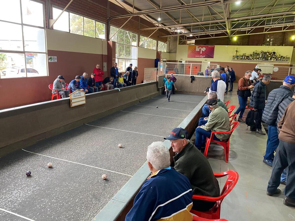 Nesta segunda-feira (8) a Secretaria de Esportes e Lazer realizou a abertura do torneio de Bocha Masculina 60+ no Centro Esportivo Lauri José Simon