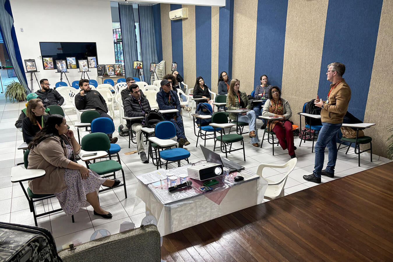 Composta por duas turmas e 50 alunos, iniciativa da SDHS, da PUCPR e da Cáritas Diocesana começou no último sábado (20), no câmpus Toledo da universidade
