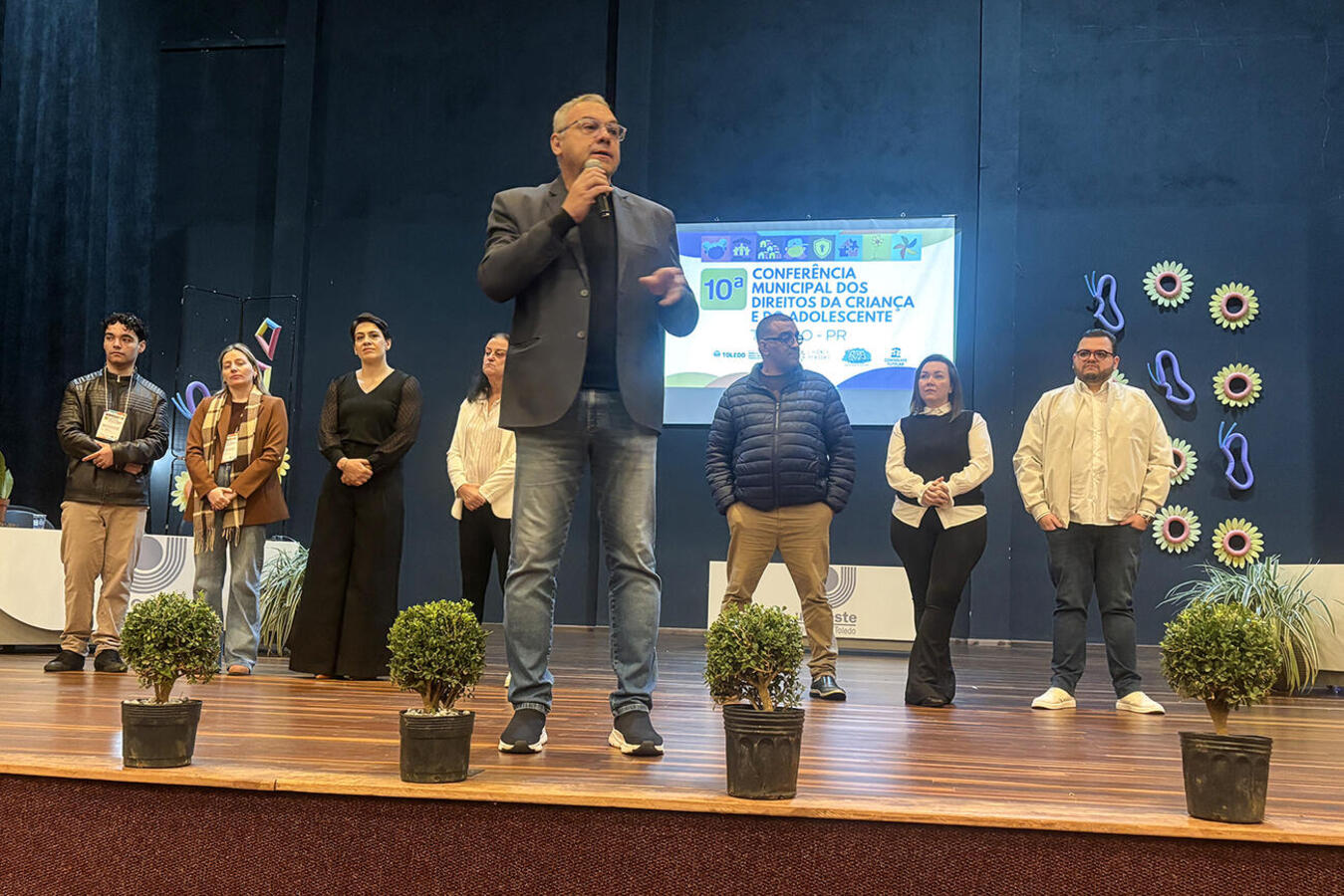 Evento de âmbito municipal ocorreu nesta quarta-feira (17) no teatro do câmpus local da Unioeste; debates envolveram seis eixos temáticos e eleição de delegados