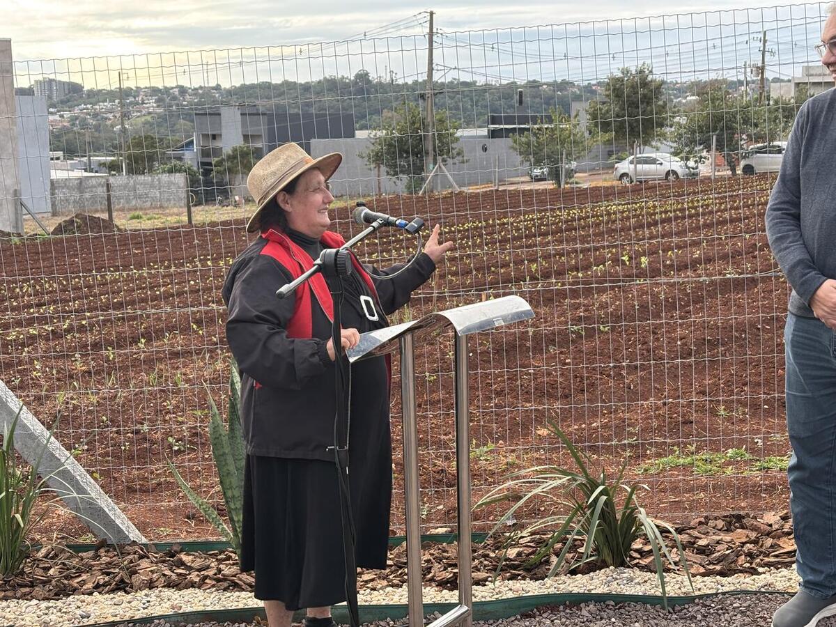 Projeto da Secretaria de Agricultura e Proteína Animal ocupa área pública de 2.200 m² e inicia atividades com três famílias