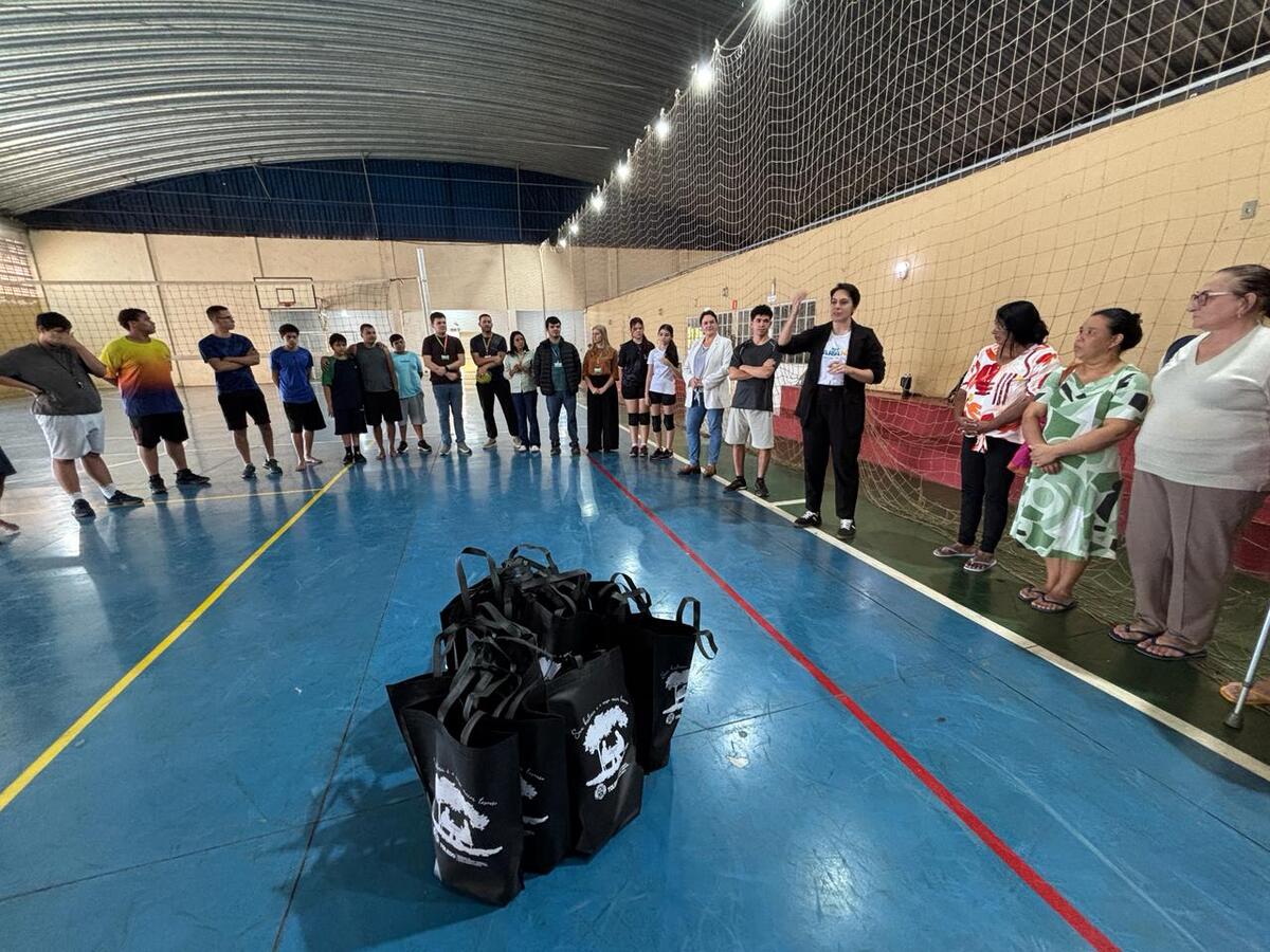 Atividade promovida pela SDHS reuniu participantes do CJU Marcio Antonio Bombardelli e pessoas idosas em um momento de troca