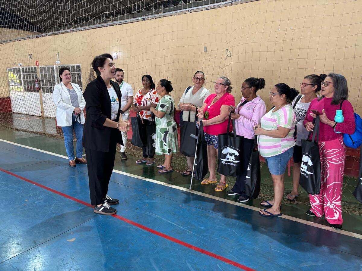 Atividade promovida pela SDHS reuniu participantes do CJU Marcio Antonio Bombardelli e pessoas idosas em um momento de troca