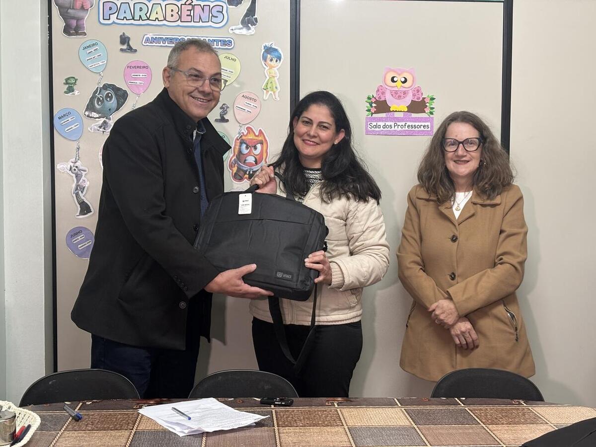 Equipamentos, entregues na última sexta (12), serão utilizados no planejamento de aulas e atividades curriculares das professoras da unidade