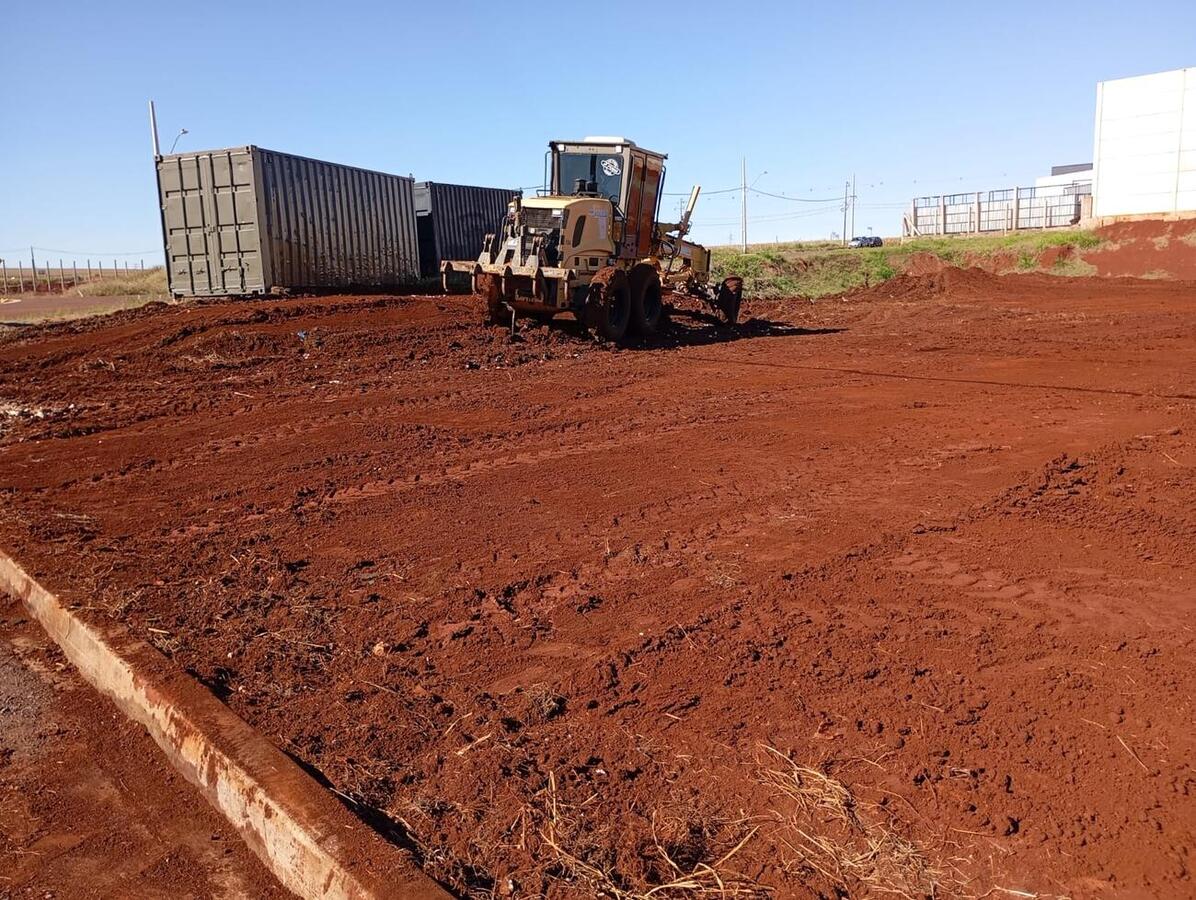 Fornecimento de pedras, terraplanagem e apoio a projetos integram política municipal de incentivo ao desenvolvimento econômico e à geração de empregos