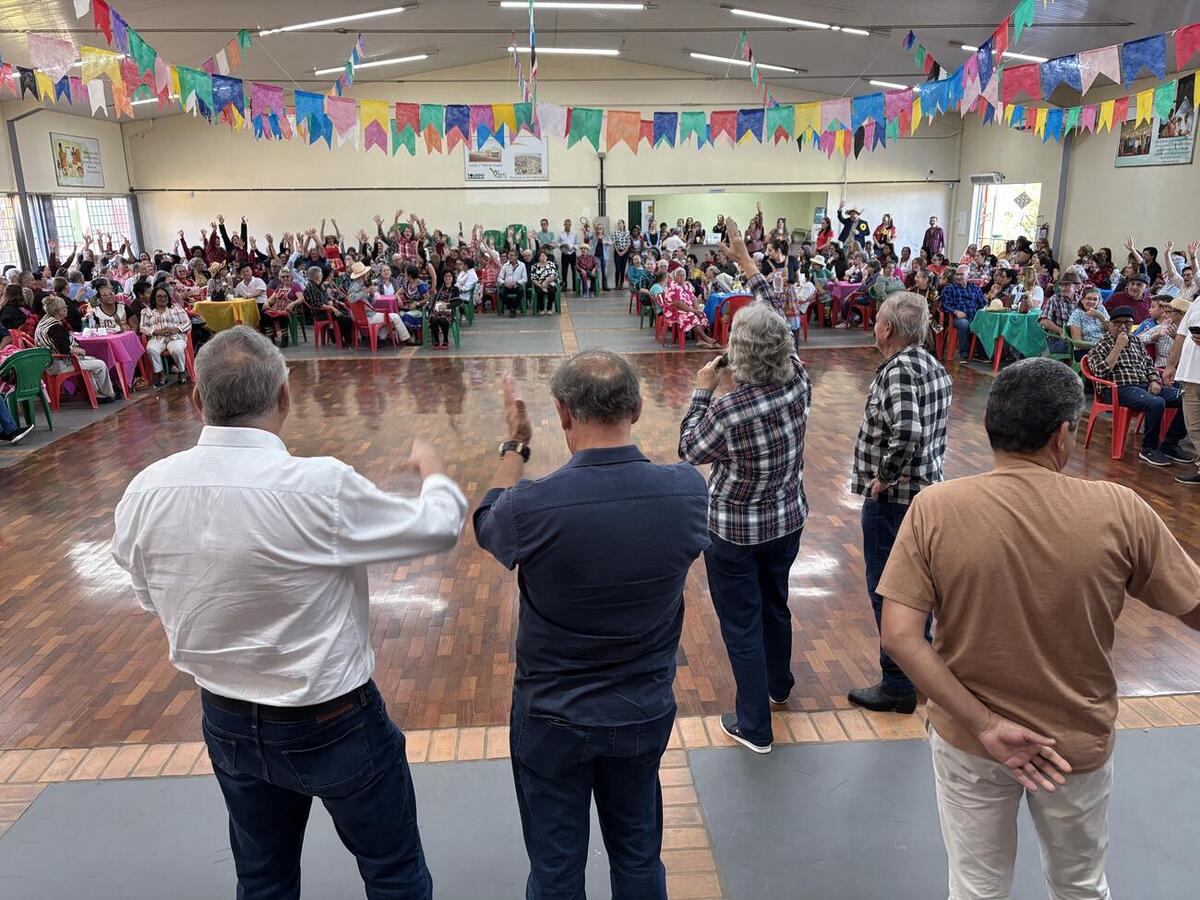 Evento junino contou com comidas típicas, dança de quadrilha e baile na última quarta-feira (3)