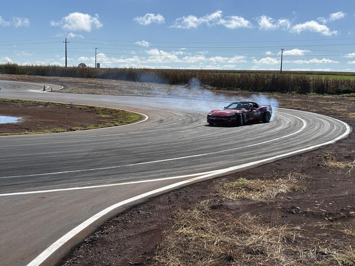 Estrutura localizada às margens da BR-163 foi entregue durante evento com apresentações de pilotos e praça de alimentação