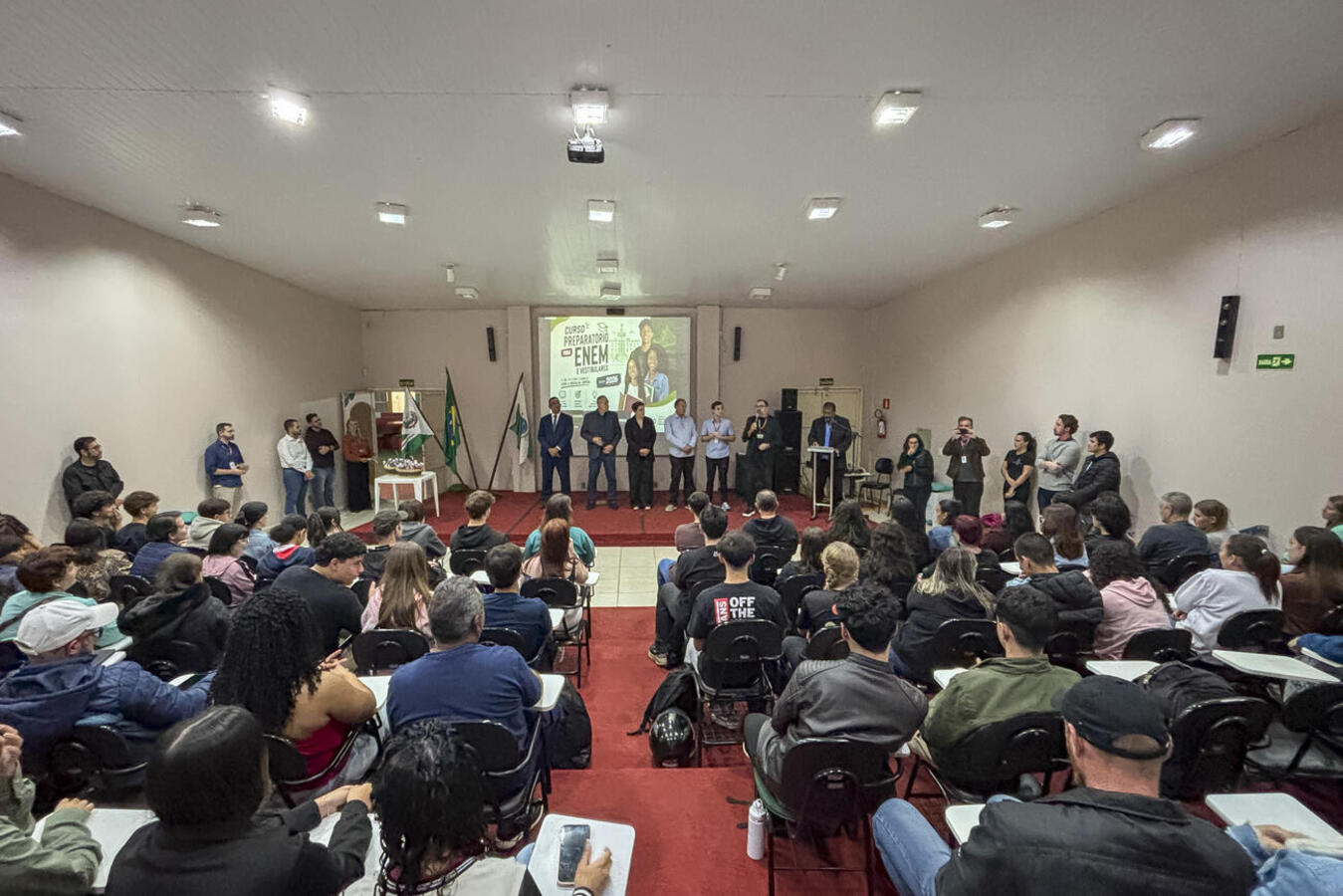 Aulas seguem até novembro com material online gratuito e possibilidade de ingresso de novos estudantes ao longo do ano