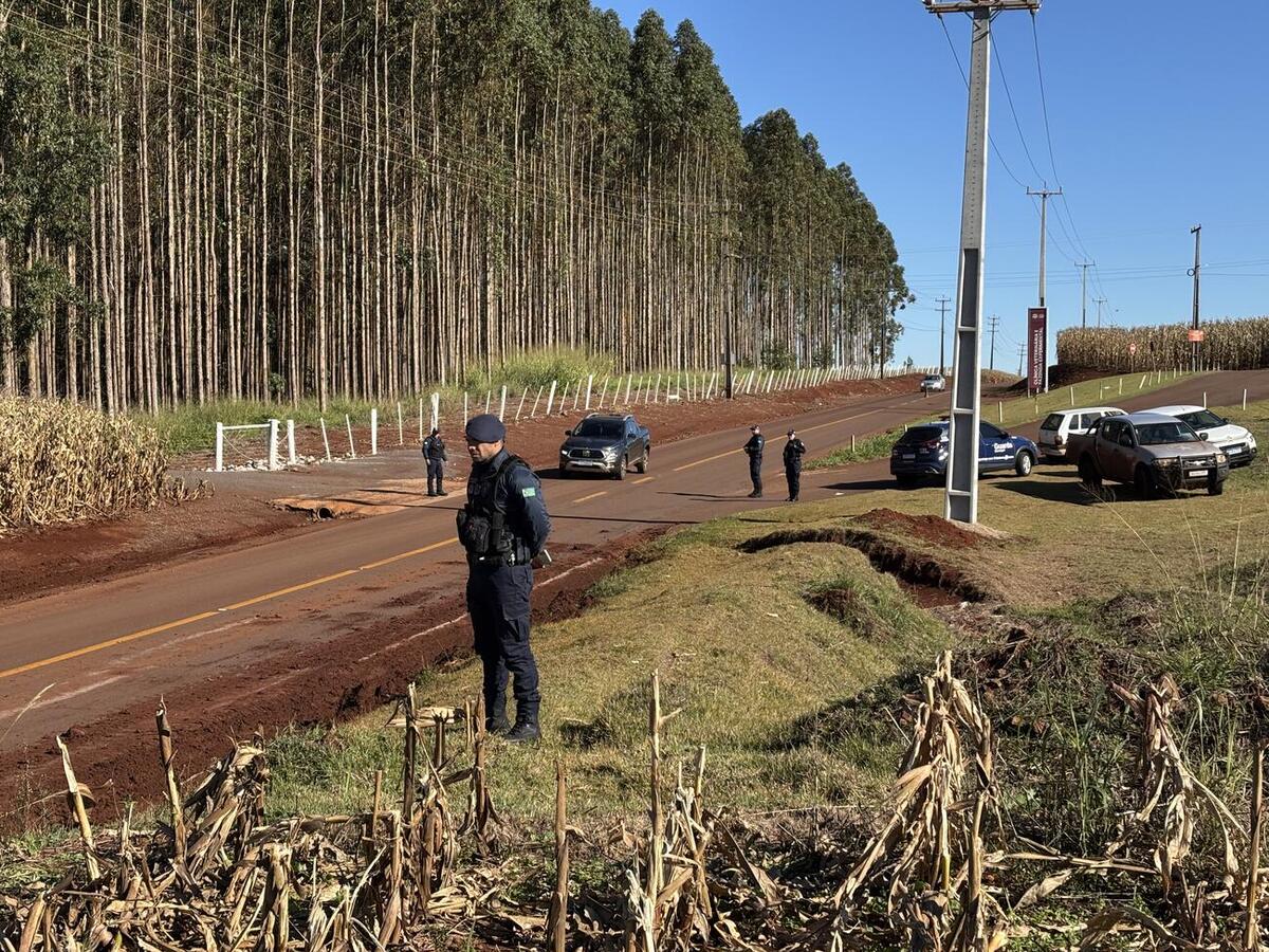 Serviços incluem limpeza de canaletas e desobstrução de bueiros; trabalhos devem seguir pelos próximos 60 dias