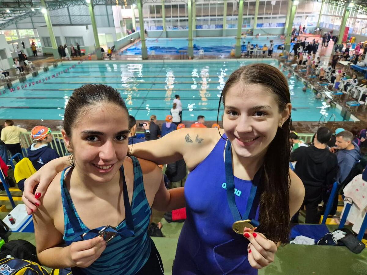 Atletas das piscinas municipais Aldo Bello e Claus Fuchs representaram Toledo em competição realizada em Foz do Iguaçu