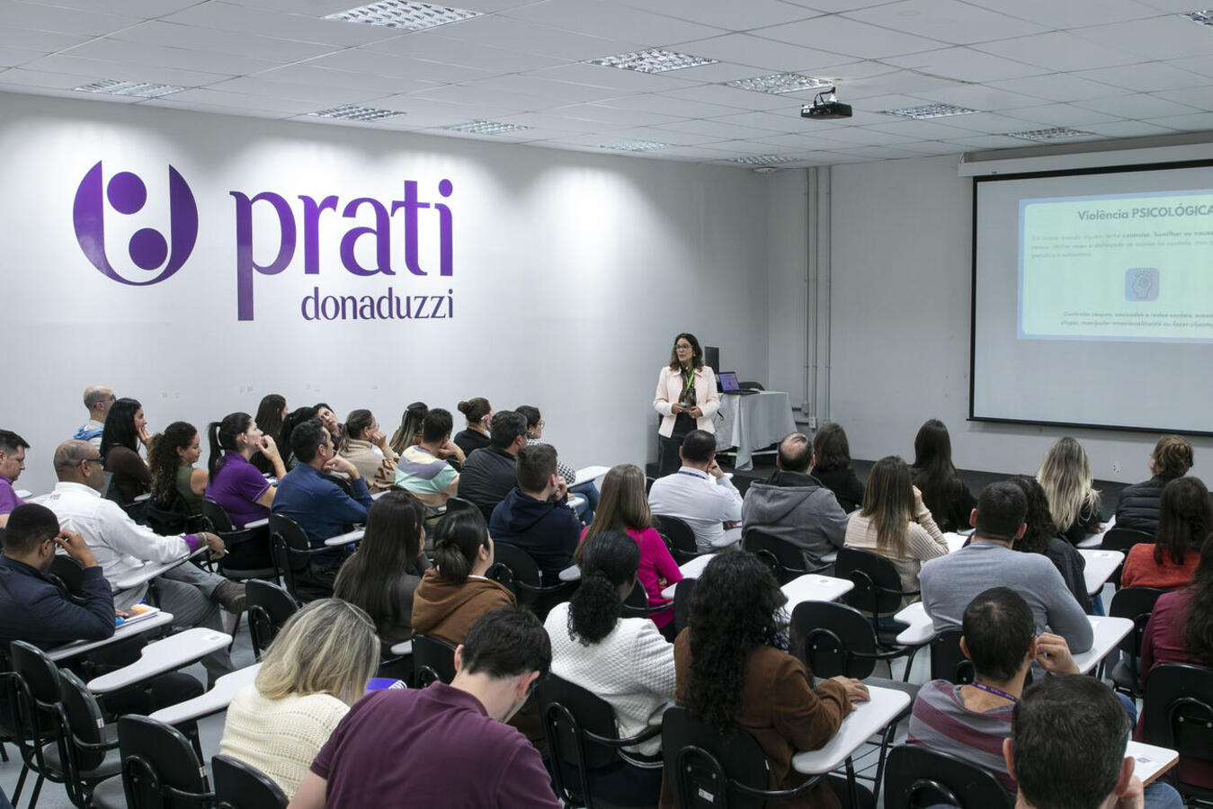 Em parceria com a PMPR, SMM tem ministrado palestras que visam ao fortalecimento da cultura do respeito na empresa; a mais recente ocorreu nesta segunda (15)