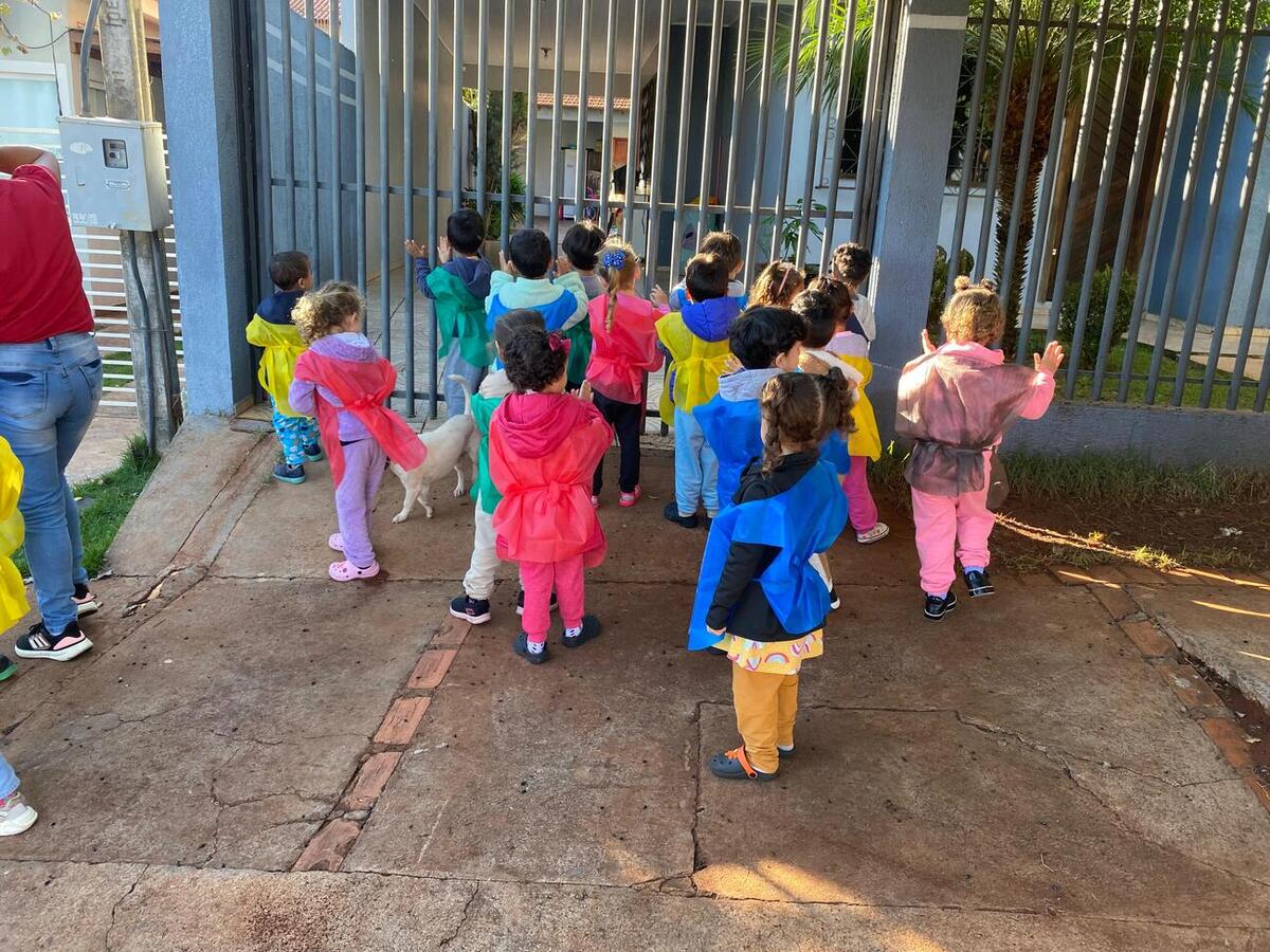 Crianças do Infantil 3 do Centro Municipal de Educação Infantil (Cmei) Professor Everaldo César Adorno Carvalho realizaram uma atividade prática para aprender mais sobre reciclagem