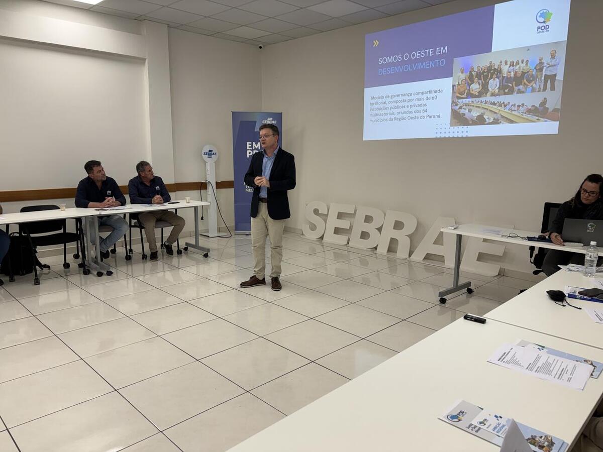 Encontro, nesta segunda (15), na sede do Sebrae, reuniu entidades e instituições para discutir diretrizes e alinhamentos da futura política municipal para o setor