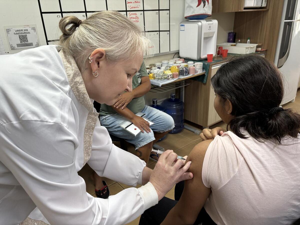 Com 604 vacinas aplicadas, a campanha “Vacinação nas Escolas” cumpriu com as expectativas e realizou 490 vacinações de influenza e 29 de covid 
