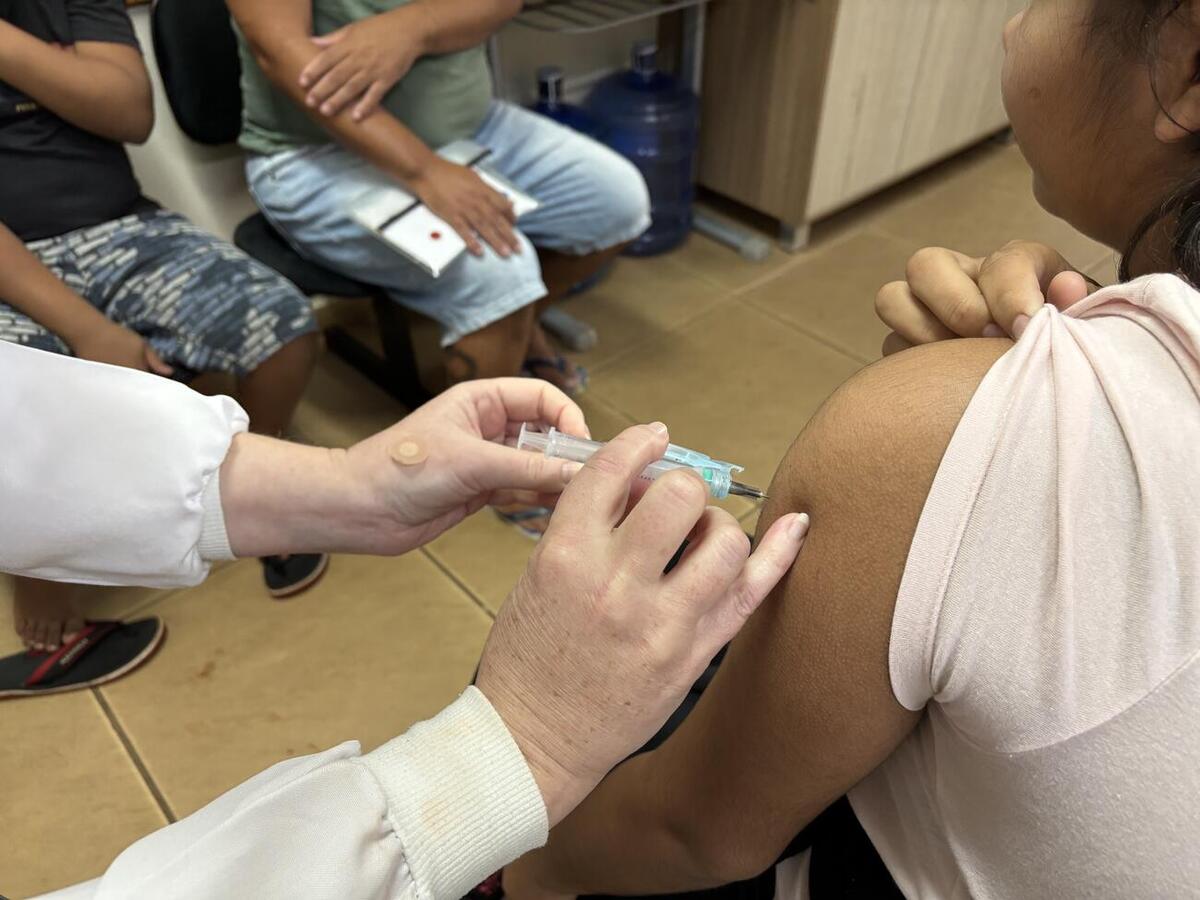 Com 604 vacinas aplicadas, a campanha “Vacinação nas Escolas” cumpriu com as expectativas e realizou 490 vacinações de influenza e 29 de covid 