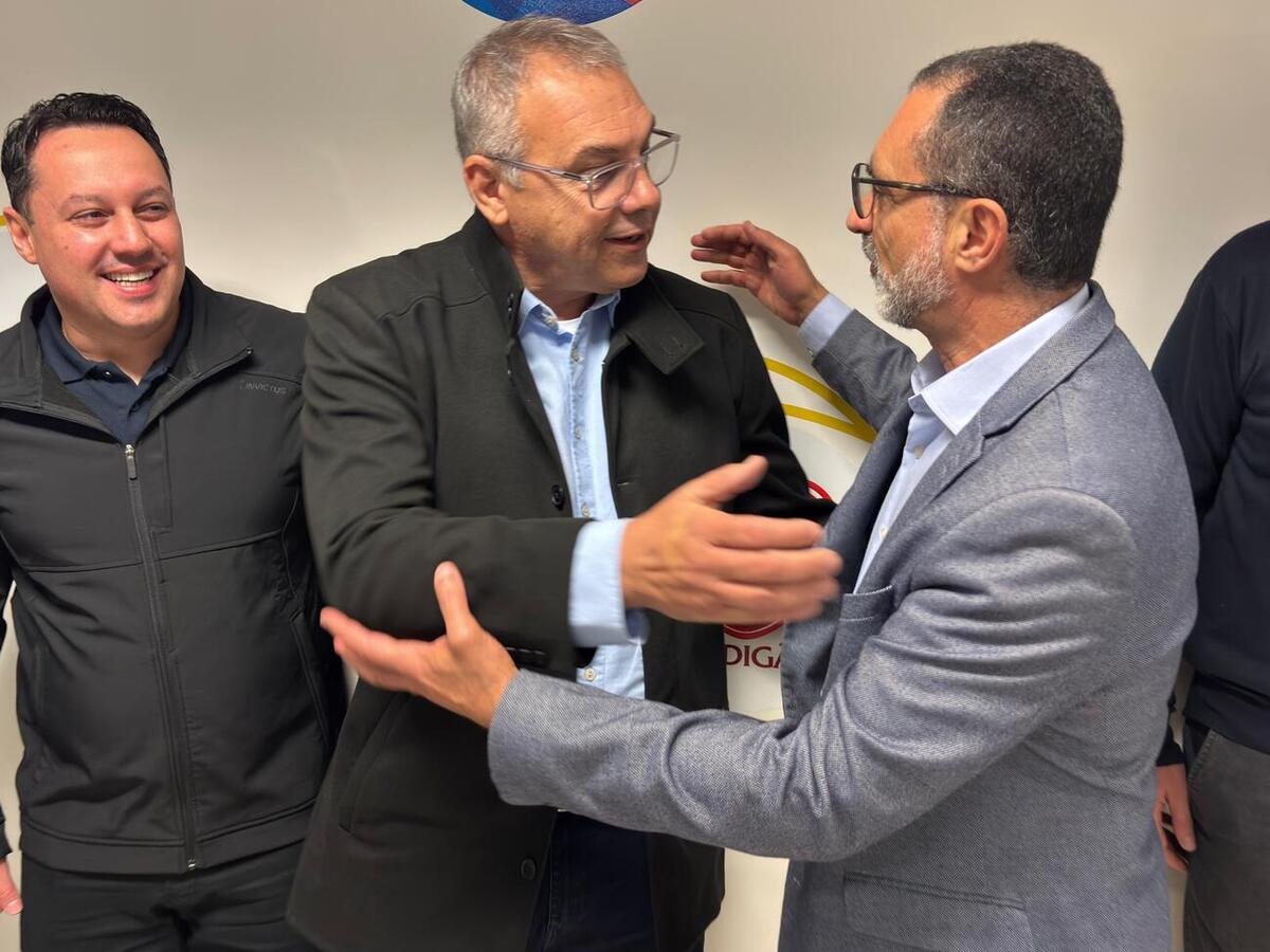Em visita à unidade da empresa, prefeito Mario Costenaro destacou a importância da cooperação para acompanhar o crescimento econômico e urbano do município