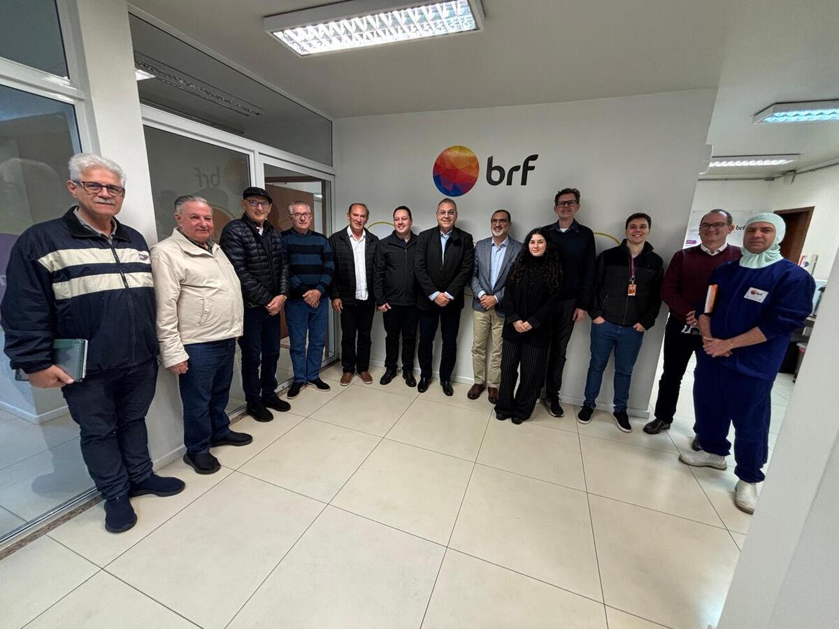 Em visita à unidade da empresa, prefeito Mario Costenaro destacou a importância da cooperação para acompanhar o crescimento econômico e urbano do município