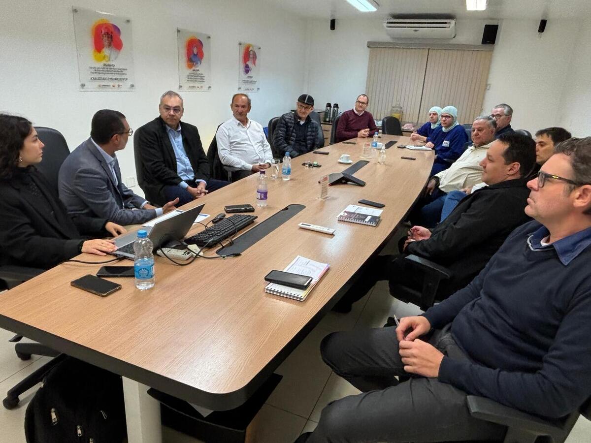 Em visita à unidade da empresa, prefeito Mario Costenaro destacou a importância da cooperação para acompanhar o crescimento econômico e urbano do município