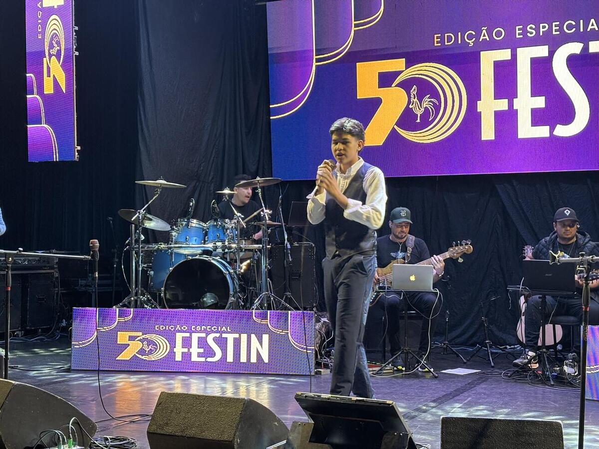 Edição histórica do Festival de Inverno de Toledo teve apresentações das categorias Juvenil e Adulto Sertanejo; classificados voltam a se apresentar no sábado (25)