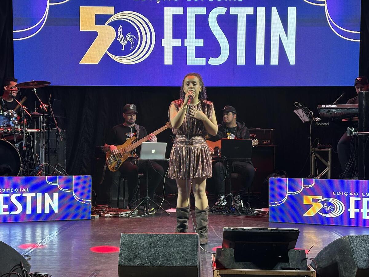 Edição histórica do Festival de Inverno de Toledo teve apresentações das categorias Juvenil e Adulto Sertanejo; classificados voltam a se apresentar no sábado (25)