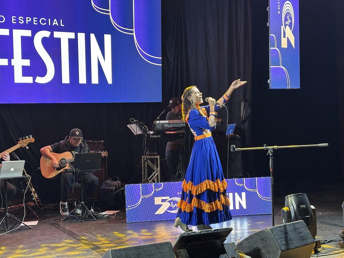 Edição histórica do Festival de Inverno de Toledo teve apresentações das categorias Juvenil e Adulto Sertanejo; classificados voltam a se apresentar no sábado (25)