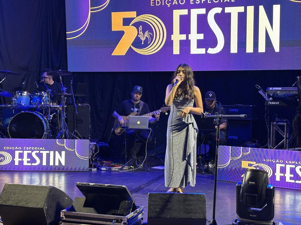 Edição histórica do Festival de Inverno de Toledo teve apresentações das categorias Juvenil e Adulto Sertanejo; classificados voltam a se apresentar no sábado (25)