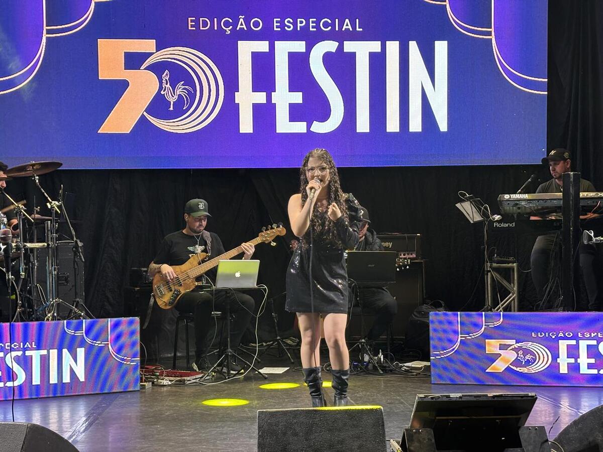 Edição histórica do Festival de Inverno de Toledo teve apresentações das categorias Juvenil e Adulto Sertanejo; classificados voltam a se apresentar no sábado (25)