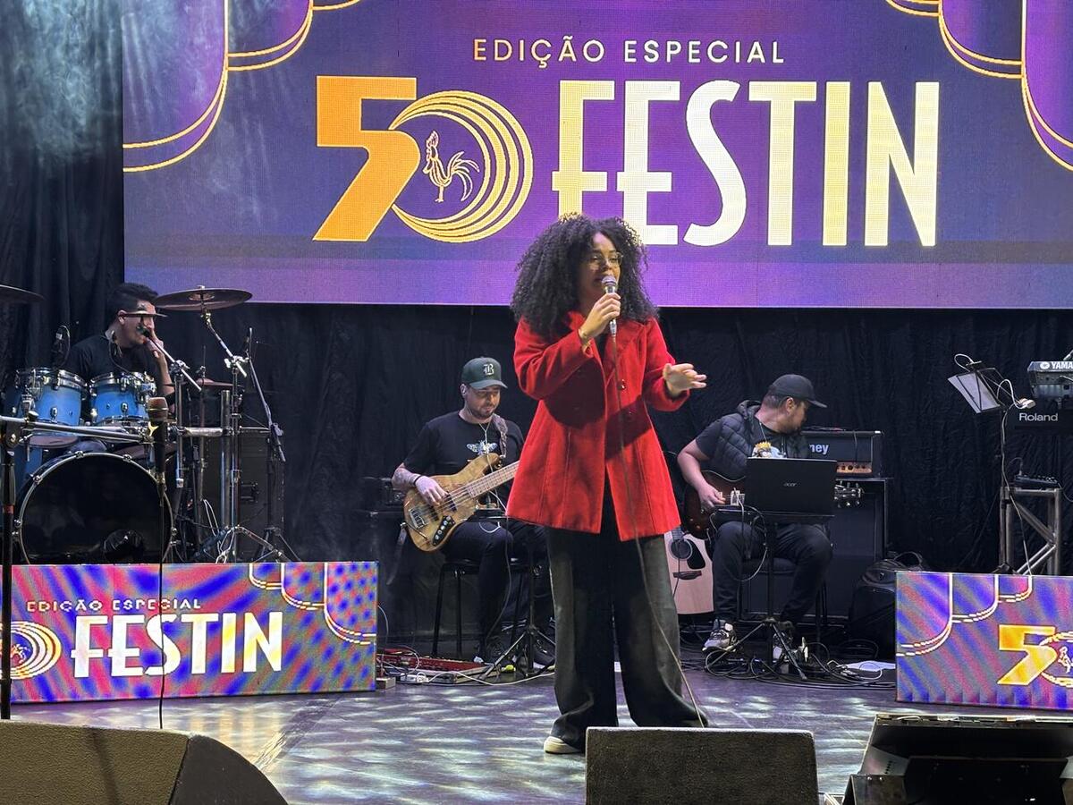 Edição histórica do Festival de Inverno de Toledo teve apresentações das categorias Juvenil e Adulto Sertanejo; classificados voltam a se apresentar no sábado (25)