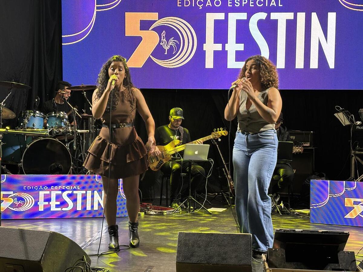 Edição histórica do Festival de Inverno de Toledo teve apresentações das categorias Juvenil e Adulto Sertanejo; classificados voltam a se apresentar no sábado (25)