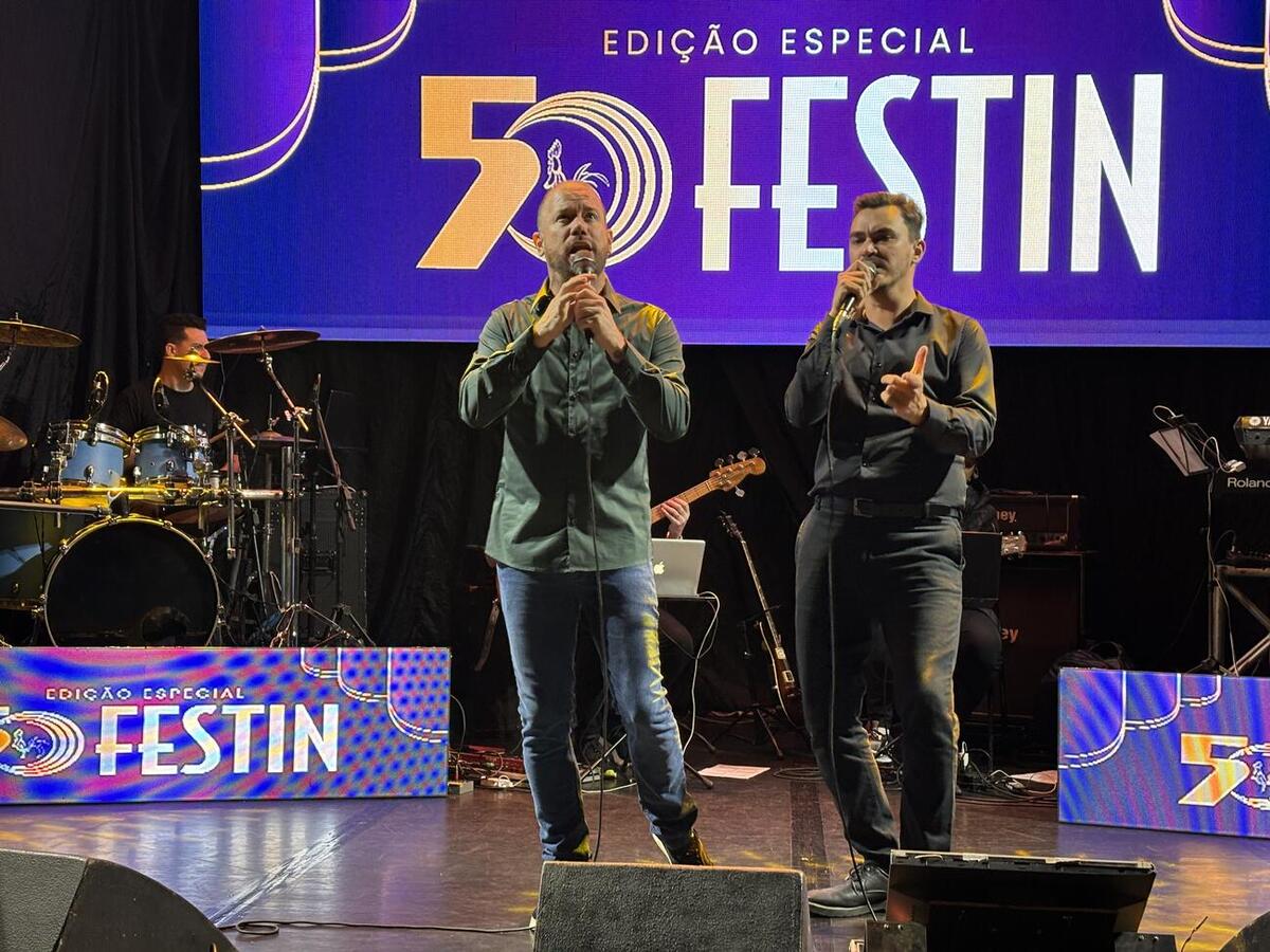 Edição histórica do Festival de Inverno de Toledo teve apresentações das categorias Juvenil e Adulto Sertanejo; classificados voltam a se apresentar no sábado (25)