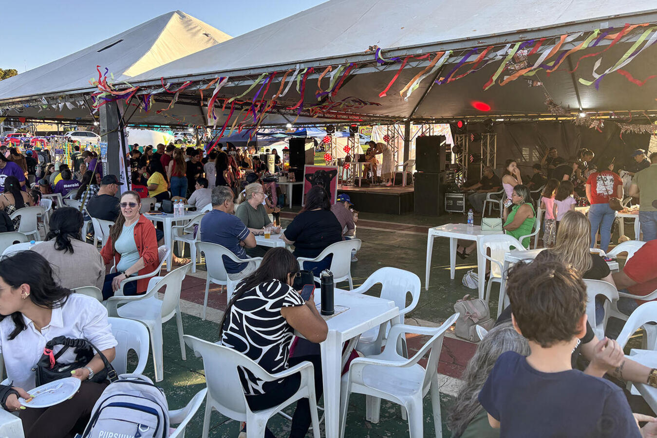 Evento promovido no sábado (18), no  Diva Paim Barth, comercializou praticamente todos os produtos e reforçou a arrecadação das entidades de proteção animal 