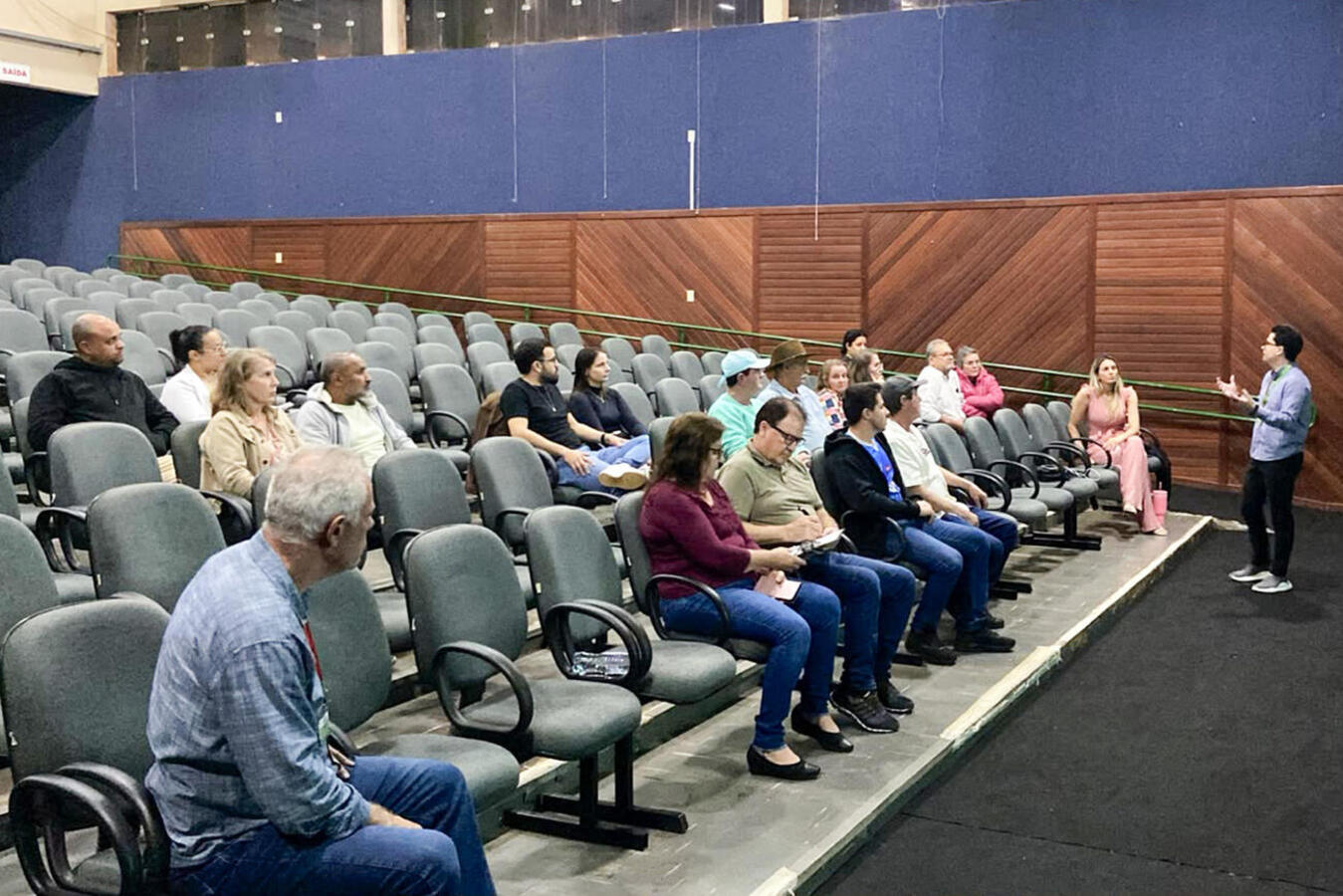 Atividade nesta quinta-feira (30) integra a Semana do Agricultor; na ocasião, comerciantes e produtores aprenderam e prestigiaram reconhecimento à queijaria