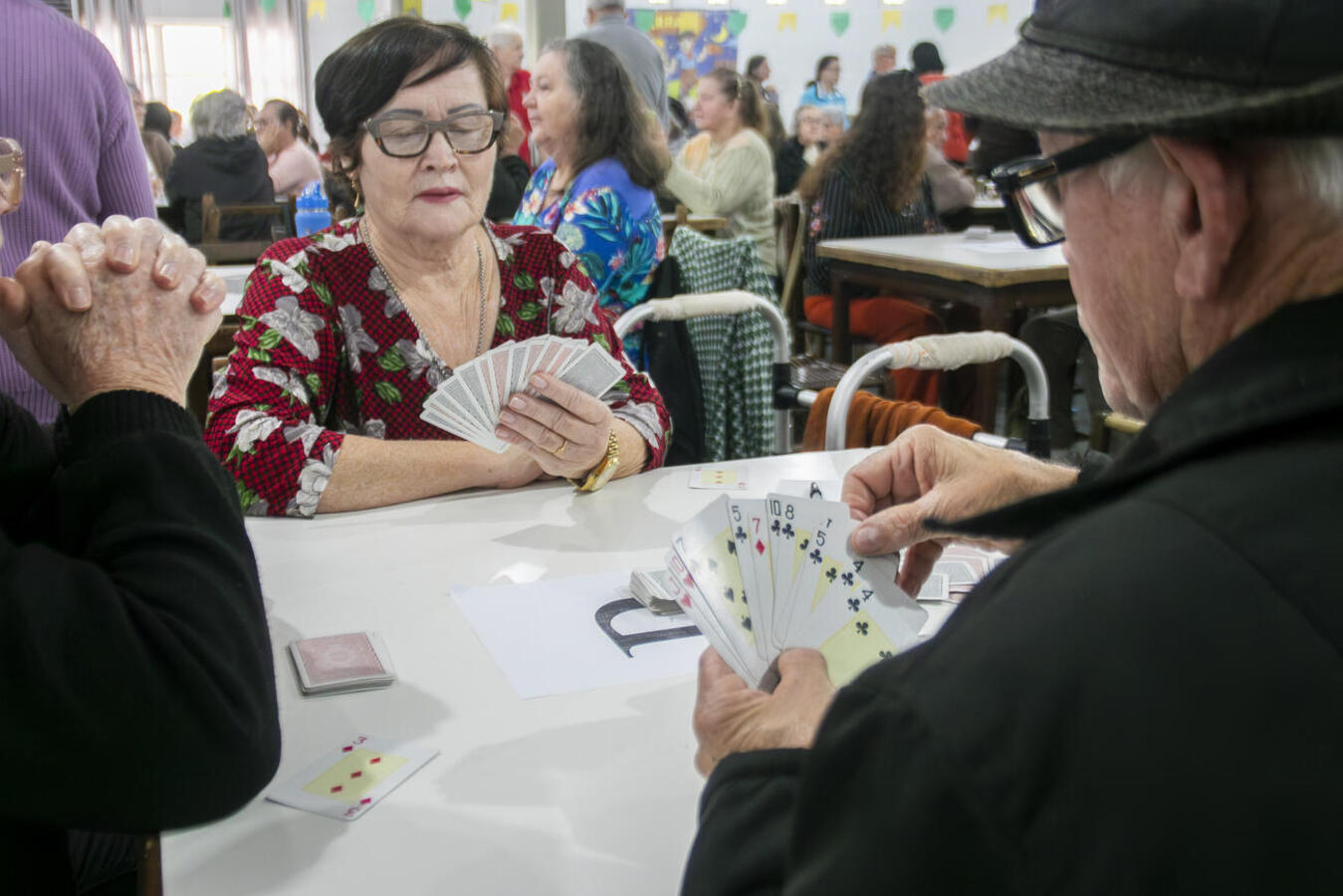 O torneio foi realizado na sexta-feira (10) na Associação dos Idosos da Vila Industrial e reuniu cerca 152 pessoas para participar da ação