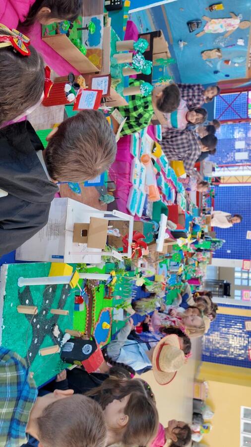 Durante os dias 7, 8 e 9 a Escola Municipal Carlos Friedrich realiza uma mostra de trabalhos para compartilhar as atividades desenvolvidas pelos estudantes e também para reforçar a importância da preservação do meio ambiente