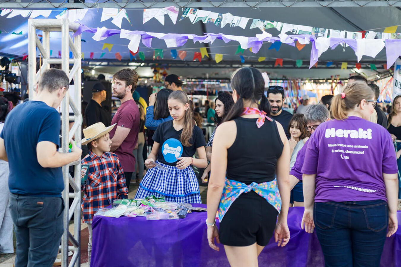 Evento promovido no sábado (18), no  Diva Paim Barth, comercializou praticamente todos os produtos e reforçou a arrecadação das entidades de proteção animal 