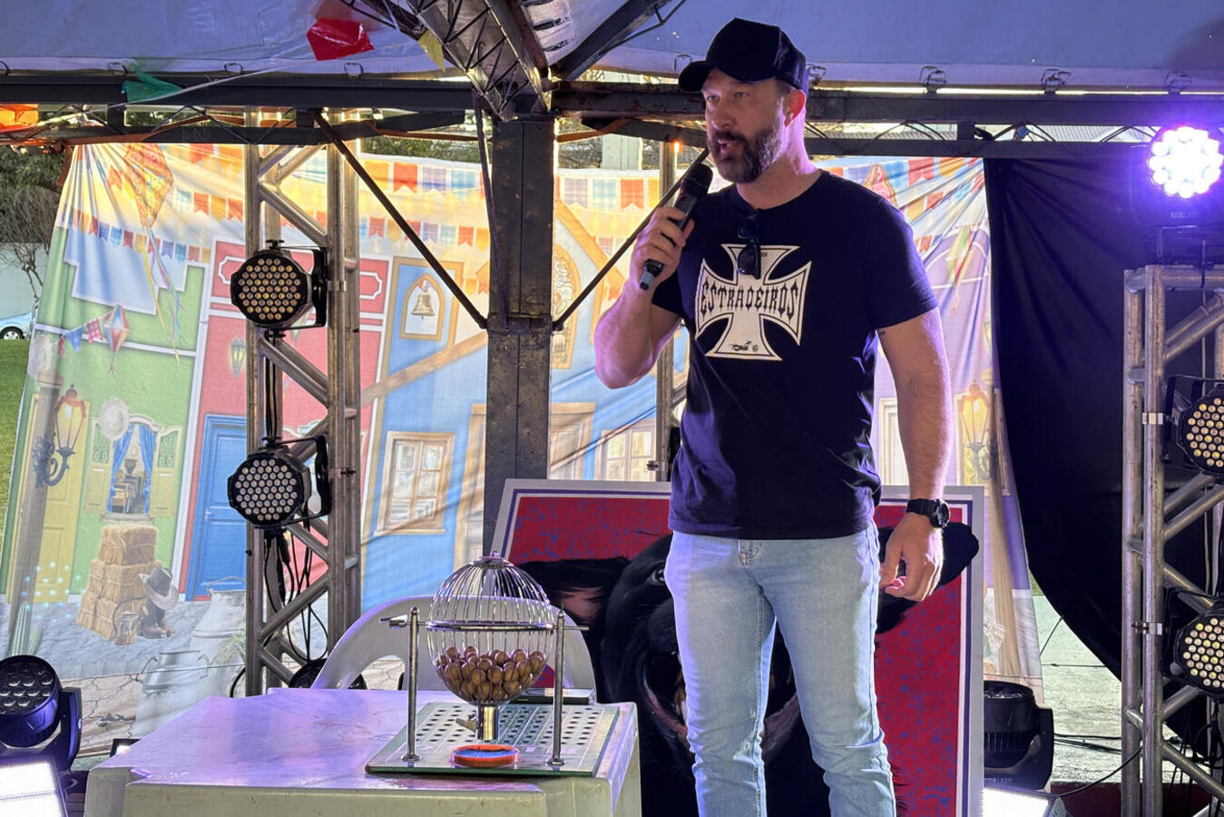 Evento promovido no sábado (18), no  Diva Paim Barth, comercializou praticamente todos os produtos e reforçou a arrecadação das entidades de proteção animal 