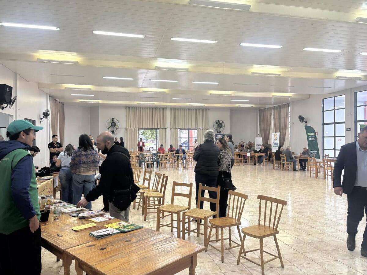 Moradores do local compareceram em peso à ação comunitária para ter acesso a serviços públicos e benefícios como CadÚnico, carteira da pessoa idosa e credencial de estacionamento