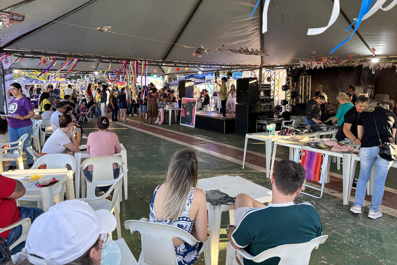 Evento promovido no sábado (18), no  Diva Paim Barth, comercializou praticamente todos os produtos e reforçou a arrecadação das entidades de proteção animal 